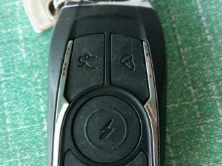 电动车钥匙按键图解(雅迪车钥匙3键遥控说明)